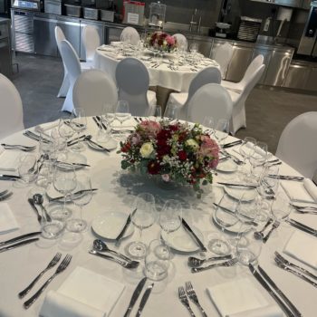 Pont_de_chailly_fleurs_EHL_centre_de_table_royale_evenementiel_cuisine_2