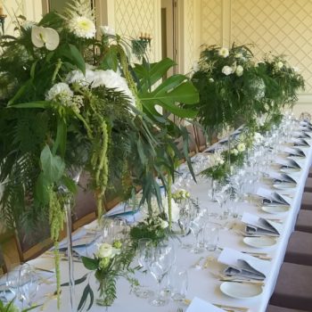 Pont_de_chailly_fleurs_beau_rivage_palace_hermitage_chemin_de_table_blanc_vert_coupe_martini_evenementiel_1