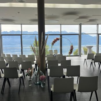 Pont_de_chailly_fleurs_prealpina_chexbres_centre_de_table_blanc_evenementiel_2