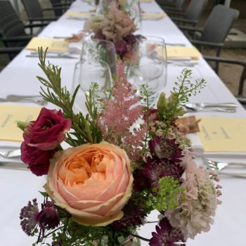 major_davel_cully_Pont_de_chailly_fleurs_chemin_de_table_mini_bouteille_colore_pastel_rose_1