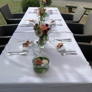 major_davel_cully_Pont_de_chailly_fleurs_chemin_de_table_mini_bouteille_colore_pastel_rose_3