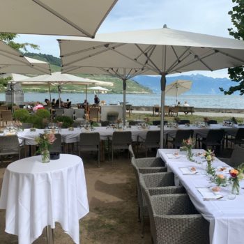 major_davel_cully_Pont_de_chailly_fleurs_chemin_de_table_mini_bouteille_colore_pastel_rose_4